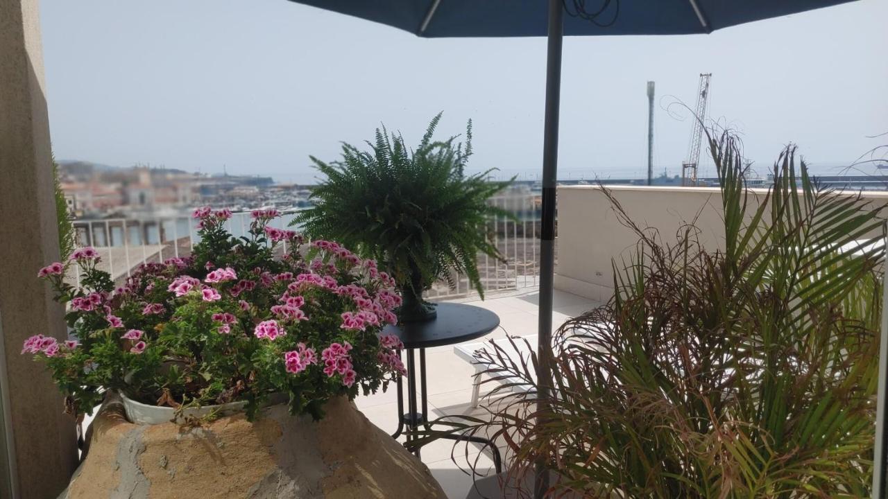 Apartment Attico Sul Porto Di E Vista Vulcano